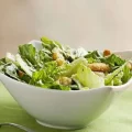 Bol alb cu salata Caesar