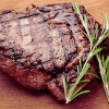 Steak maturat la grătar cu sos de piper ( prețul depinde de gramaj)