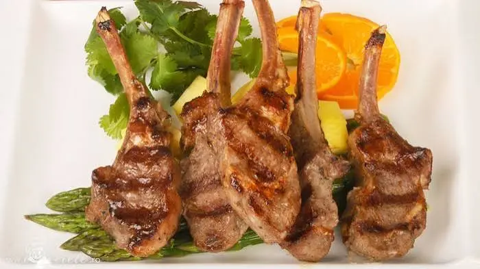 cotlete berbecut la gratar